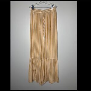 Skylar + Madison ruffle bottom pull on pants. L